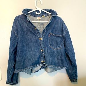 Levi’s cropped denim shirt